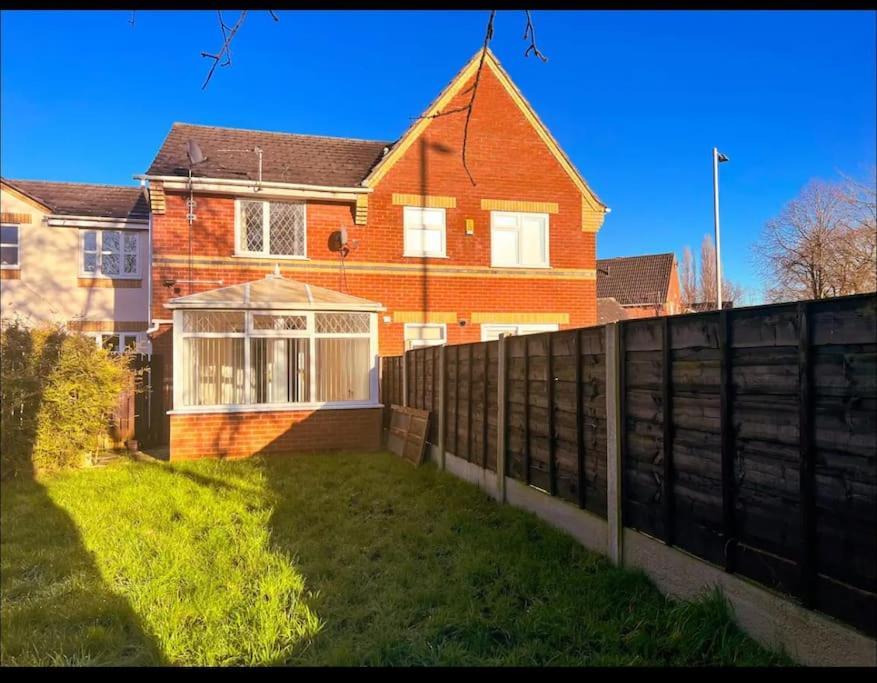 Vista Apartment Wythenshawe